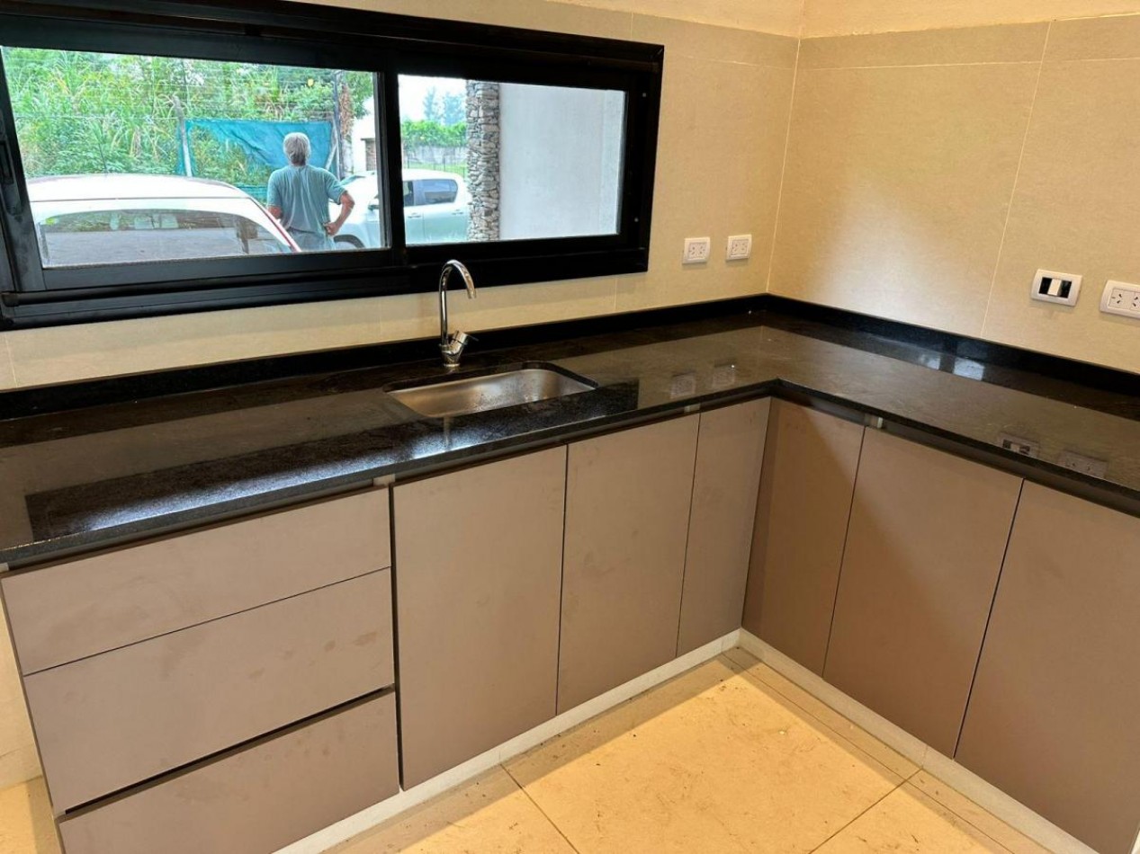 EN VENTA HERMOSA CASA EN COUNTRY SANTA BARBARA