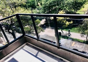 Venta mono ambiente balcon a la calle edifico bajo 
