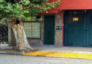 LOCAL COMERCIAL EN ALQUILER / CON COCHERA